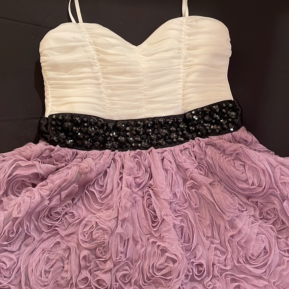 LE CHÂTEAU Bouffant Dress - Picture 2 of 8